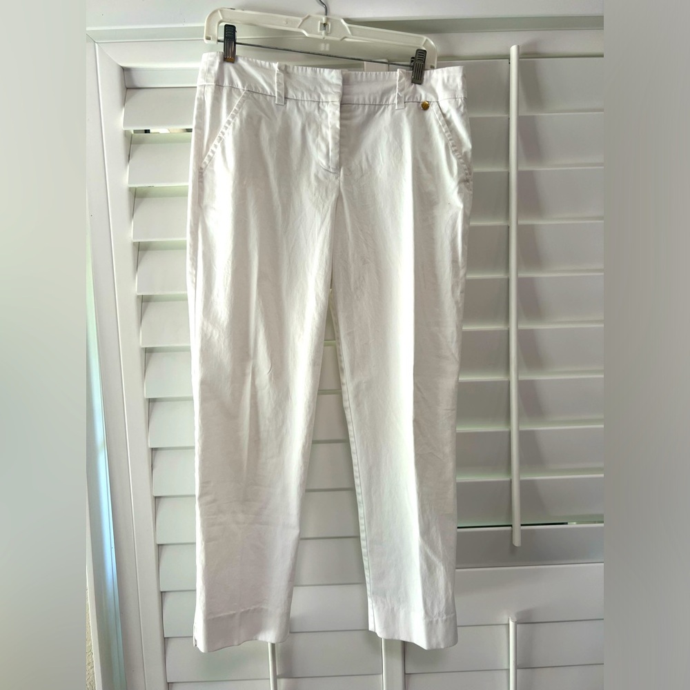 Trina Turk white Capri pants size 6. EUC